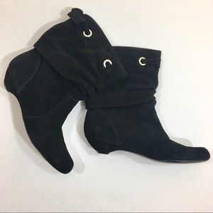 7.5N Naturalizer Suede Black Ankle Boots
